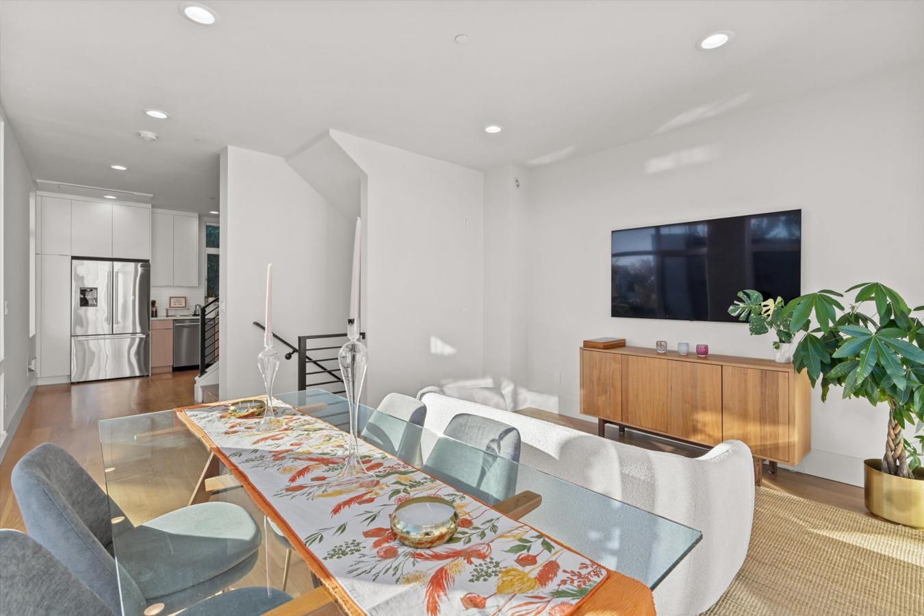 Seattle, King, 98105, United States, 3 Bedrooms Bedrooms, ,2 BathroomsBathrooms,Residential,For Sale,1964638