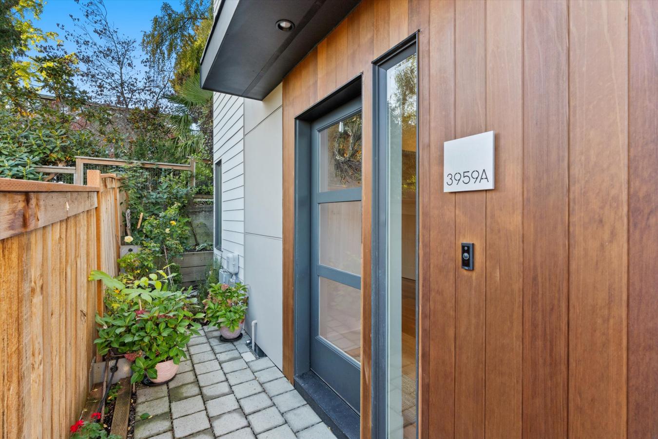 Seattle, King, 98105, United States, 3 Bedrooms Bedrooms, ,2 BathroomsBathrooms,Residential,For Sale,1964638