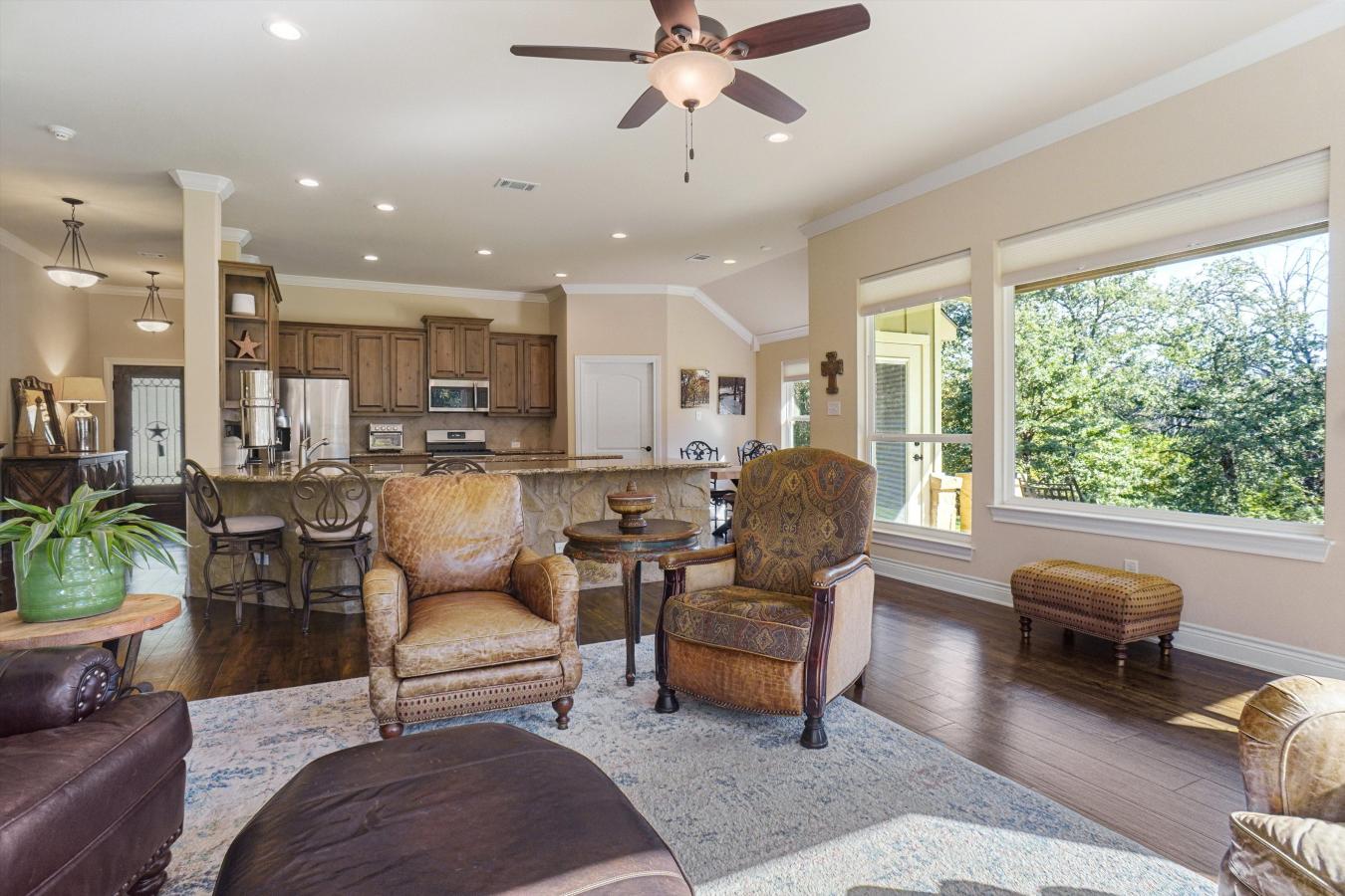 Lake Dallas, Denton, 75065, United States, 6 Bedrooms Bedrooms, ,3 BathroomsBathrooms,Residential,For Sale,1964624