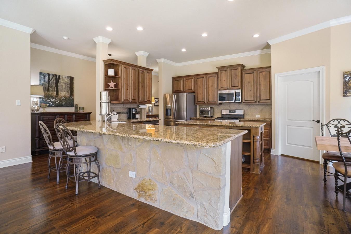 Lake Dallas, Denton, 75065, United States, 6 Bedrooms Bedrooms, ,3 BathroomsBathrooms,Residential,For Sale,1964624