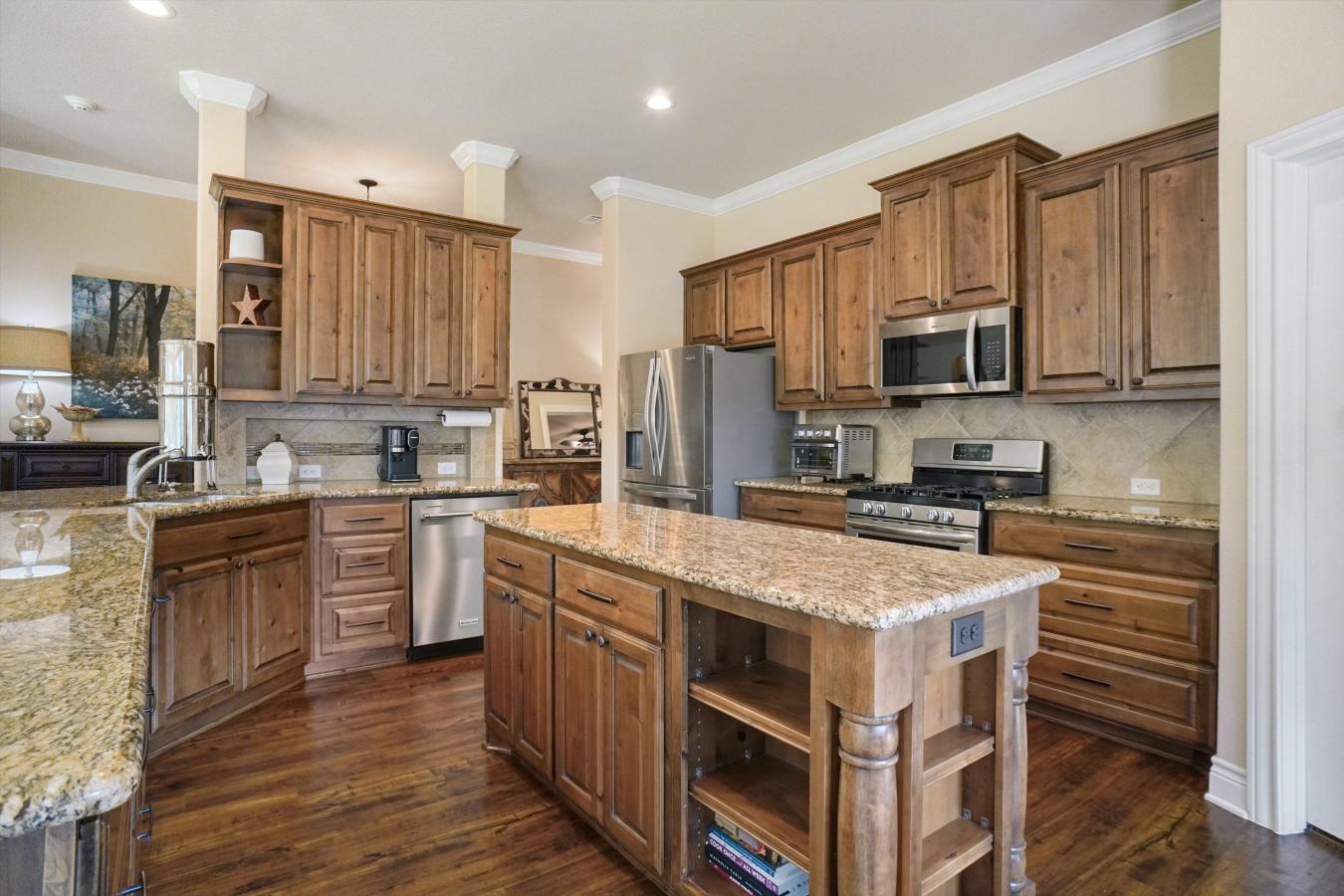 Lake Dallas, Denton, 75065, United States, 6 Bedrooms Bedrooms, ,3 BathroomsBathrooms,Residential,For Sale,1964624