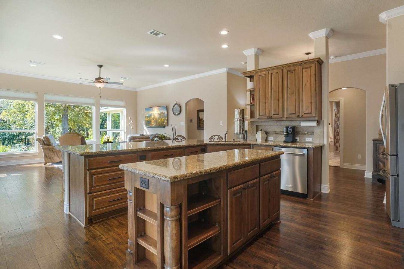 Lake Dallas, Denton, 75065, United States, 6 Bedrooms Bedrooms, ,3 BathroomsBathrooms,Residential,For Sale,1964624