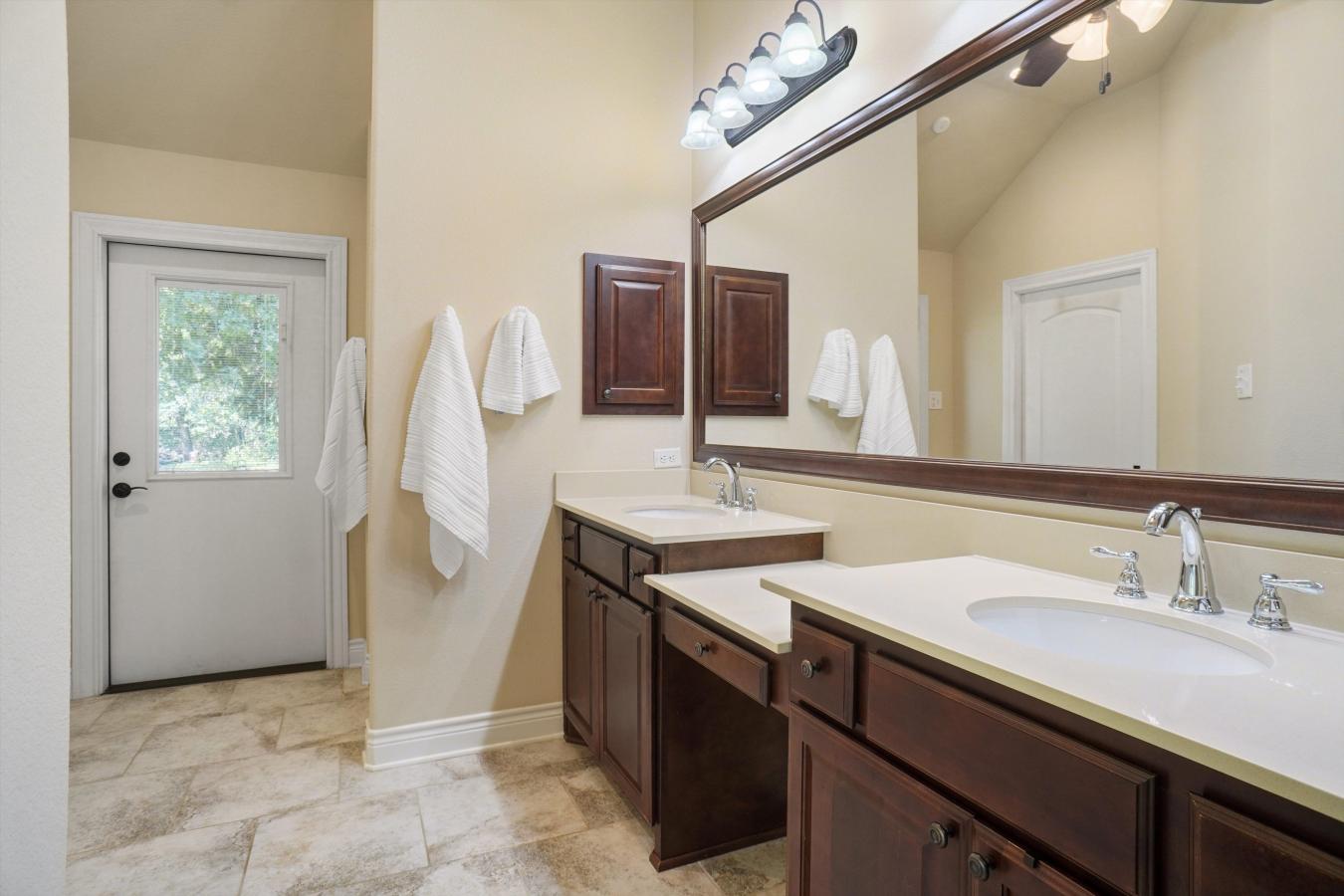 Lake Dallas, Denton, 75065, United States, 6 Bedrooms Bedrooms, ,3 BathroomsBathrooms,Residential,For Sale,1964624