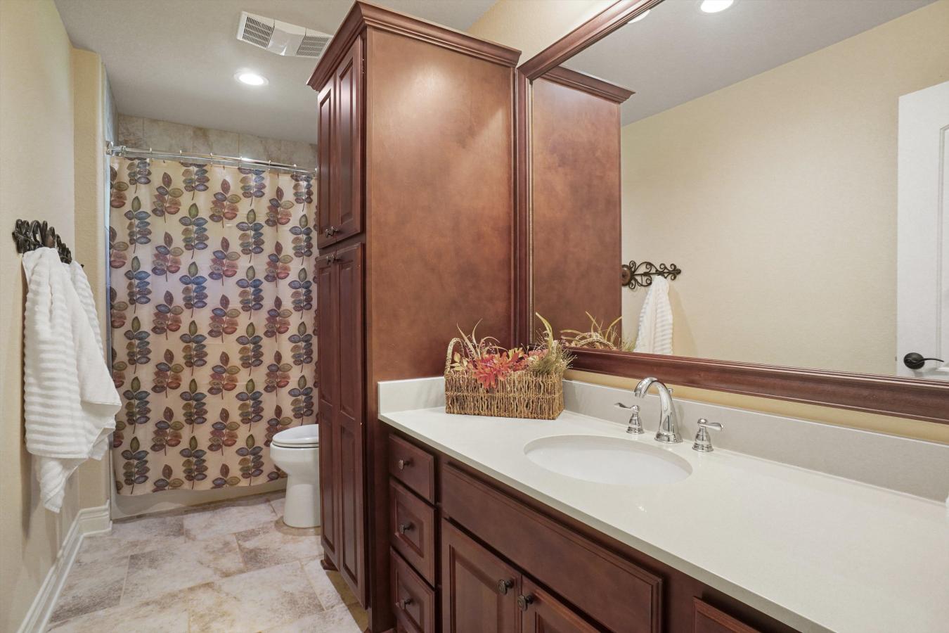 Lake Dallas, Denton, 75065, United States, 6 Bedrooms Bedrooms, ,3 BathroomsBathrooms,Residential,For Sale,1964624