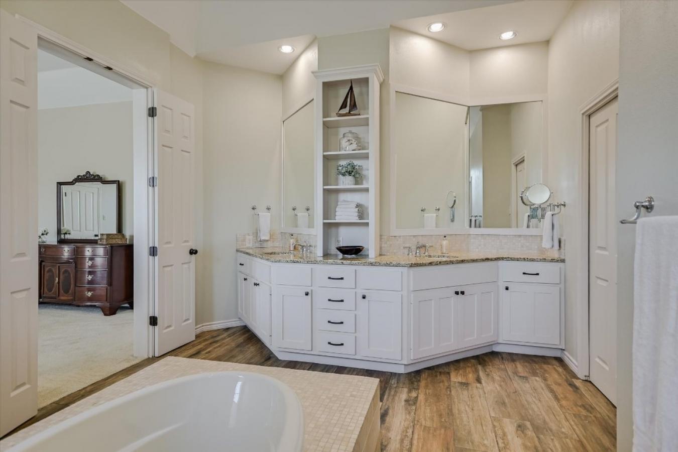 Austin, Travis, 78733, United States, 4 Bedrooms Bedrooms, ,3 BathroomsBathrooms,Residential,For Sale,1964630