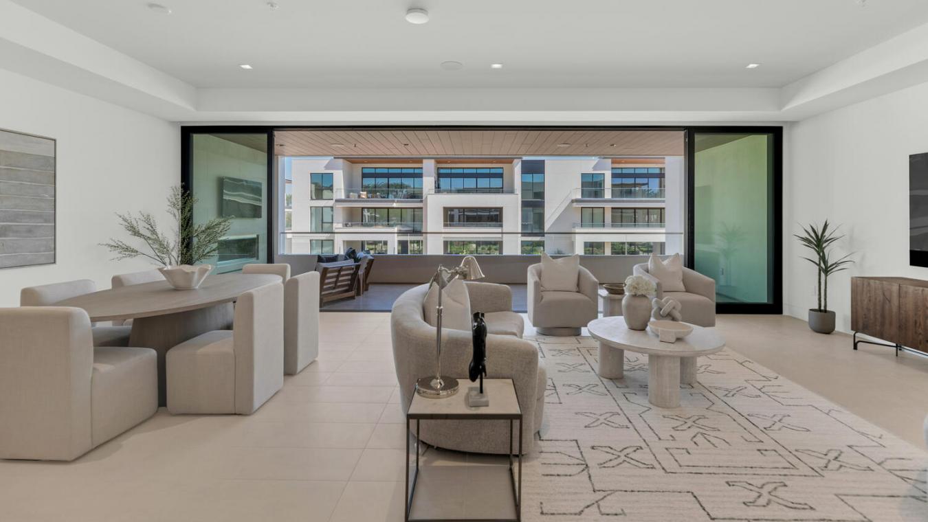 Paradise Valley, Arizona, 85253, United States, 2 Bedrooms Bedrooms, ,2 BathroomsBathrooms,Residential,For Sale,1964628