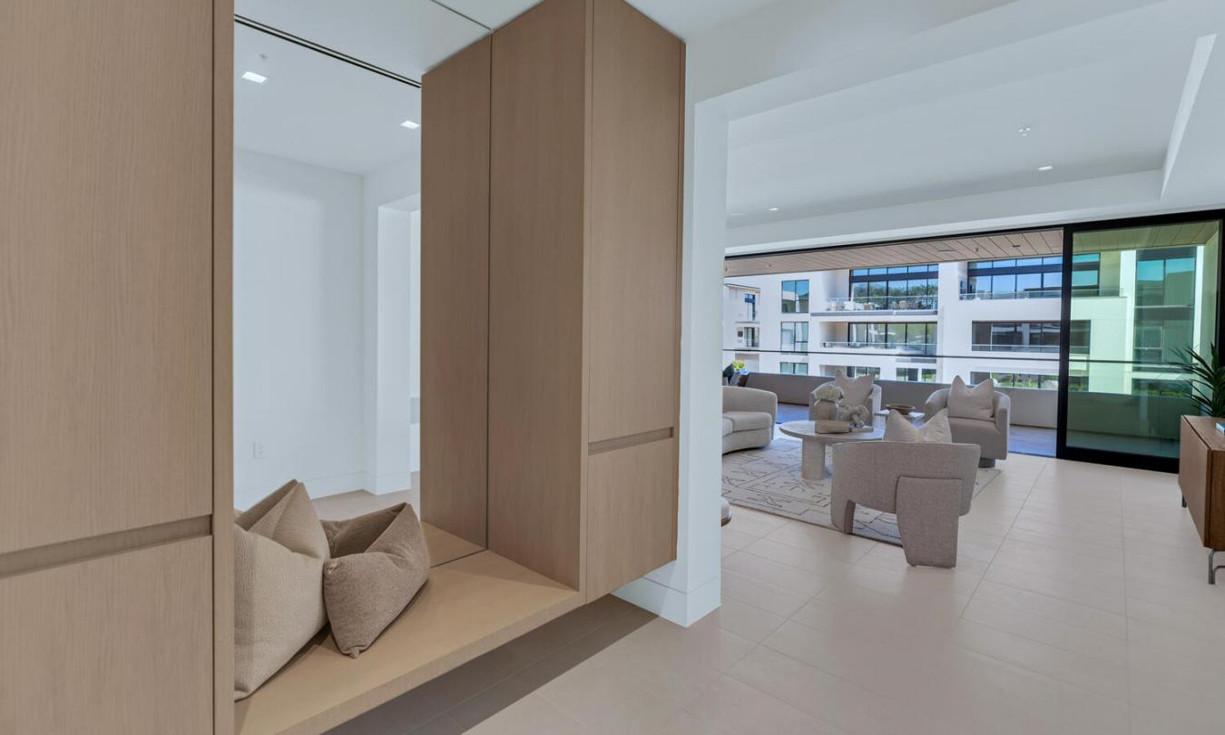 Paradise Valley, Arizona, 85253, United States, 2 Bedrooms Bedrooms, ,2 BathroomsBathrooms,Residential,For Sale,1964628