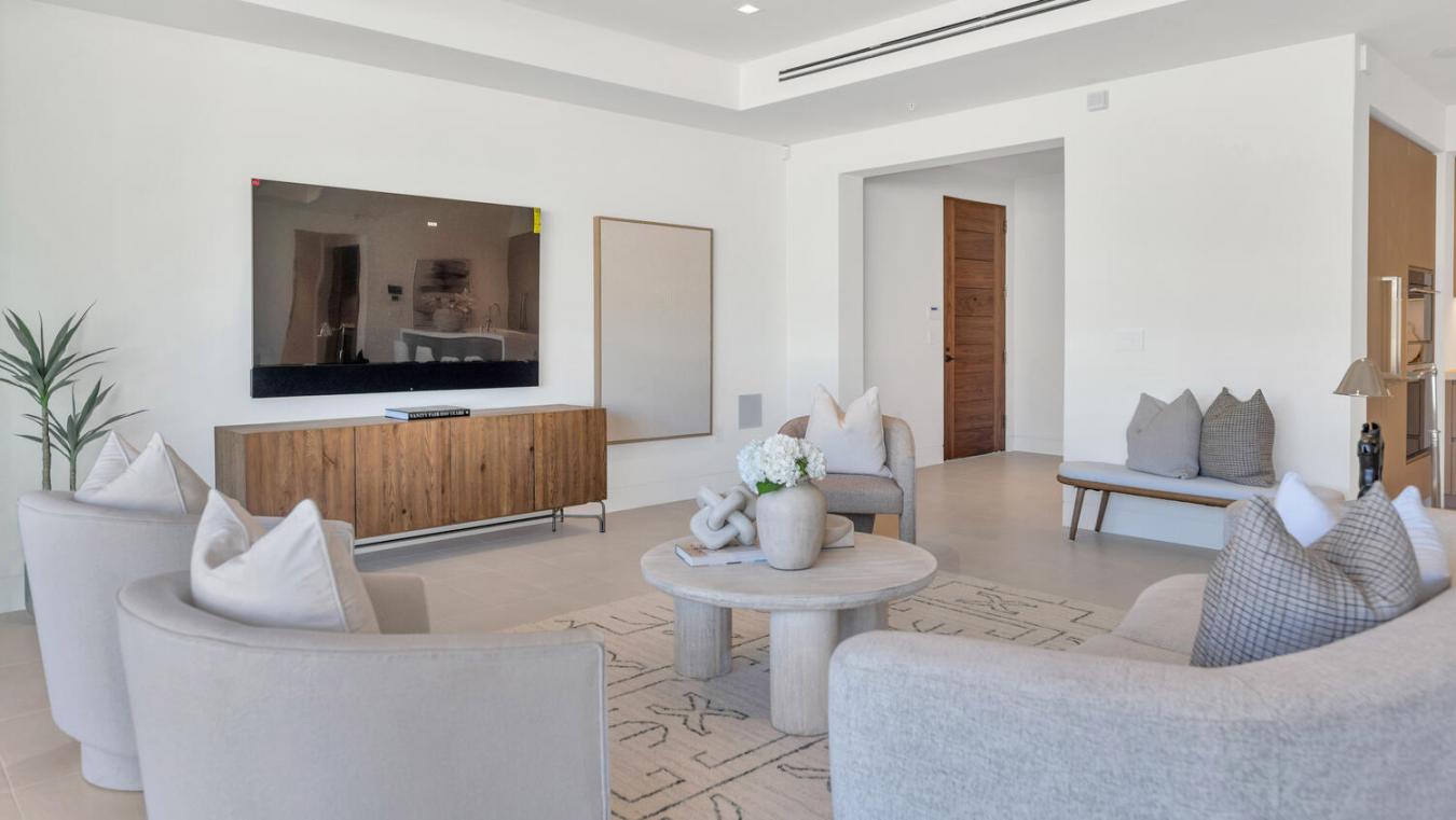 Paradise Valley, Arizona, 85253, United States, 2 Bedrooms Bedrooms, ,2 BathroomsBathrooms,Residential,For Sale,1964628