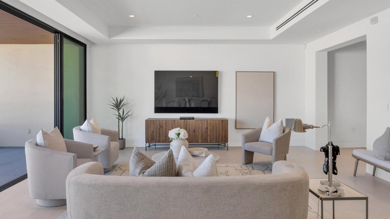 Paradise Valley, Arizona, 85253, United States, 2 Bedrooms Bedrooms, ,2 BathroomsBathrooms,Residential,For Sale,1964628