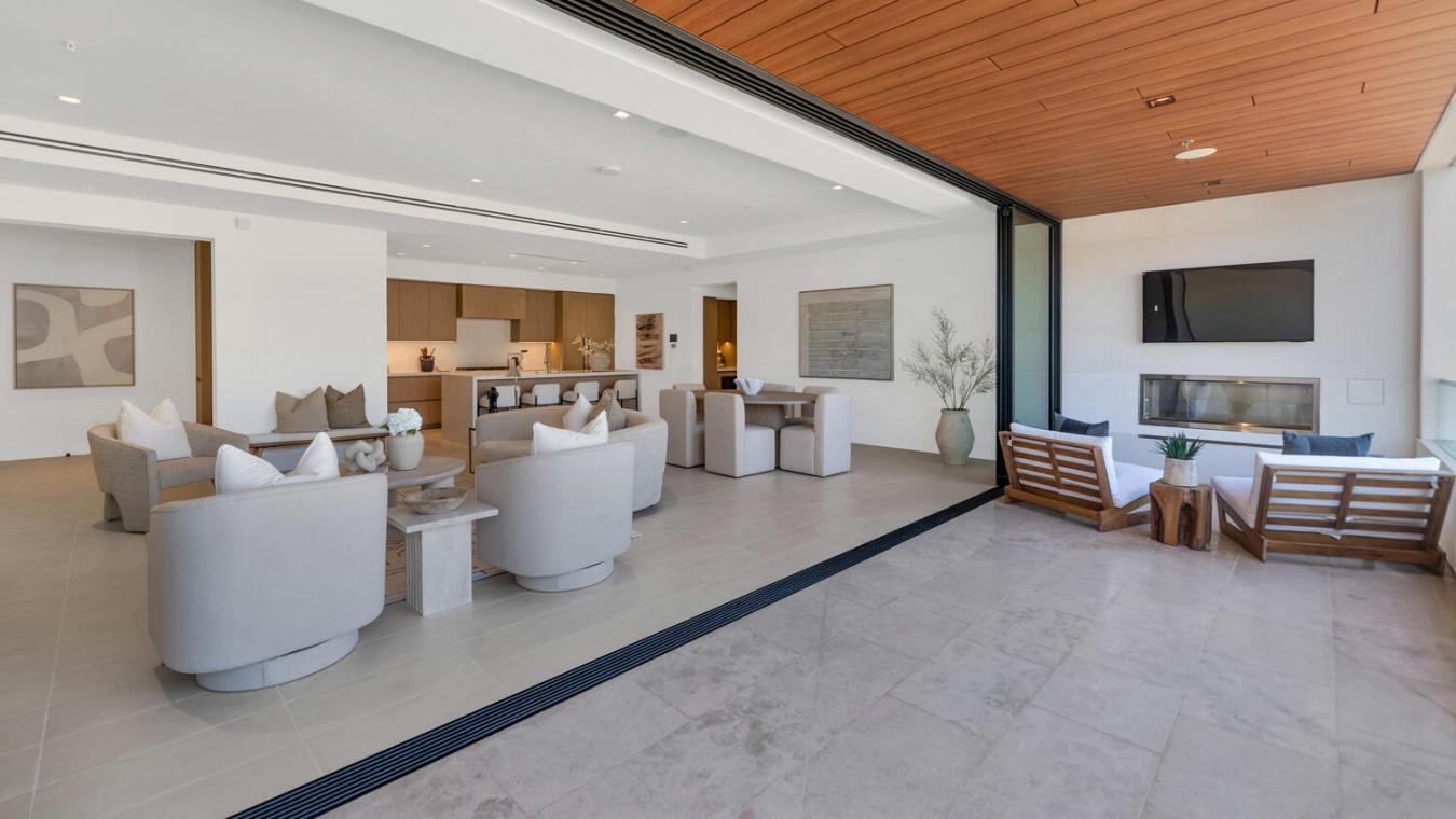 Paradise Valley, Arizona, 85253, United States, 2 Bedrooms Bedrooms, ,2 BathroomsBathrooms,Residential,For Sale,1964628