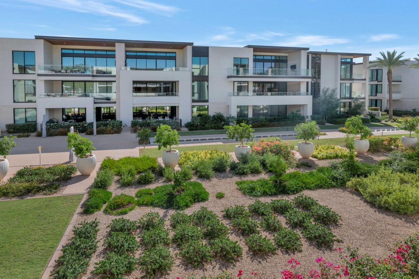 Paradise Valley, Arizona, 85253, United States, 2 Bedrooms Bedrooms, ,2 BathroomsBathrooms,Residential,For Sale,1964628