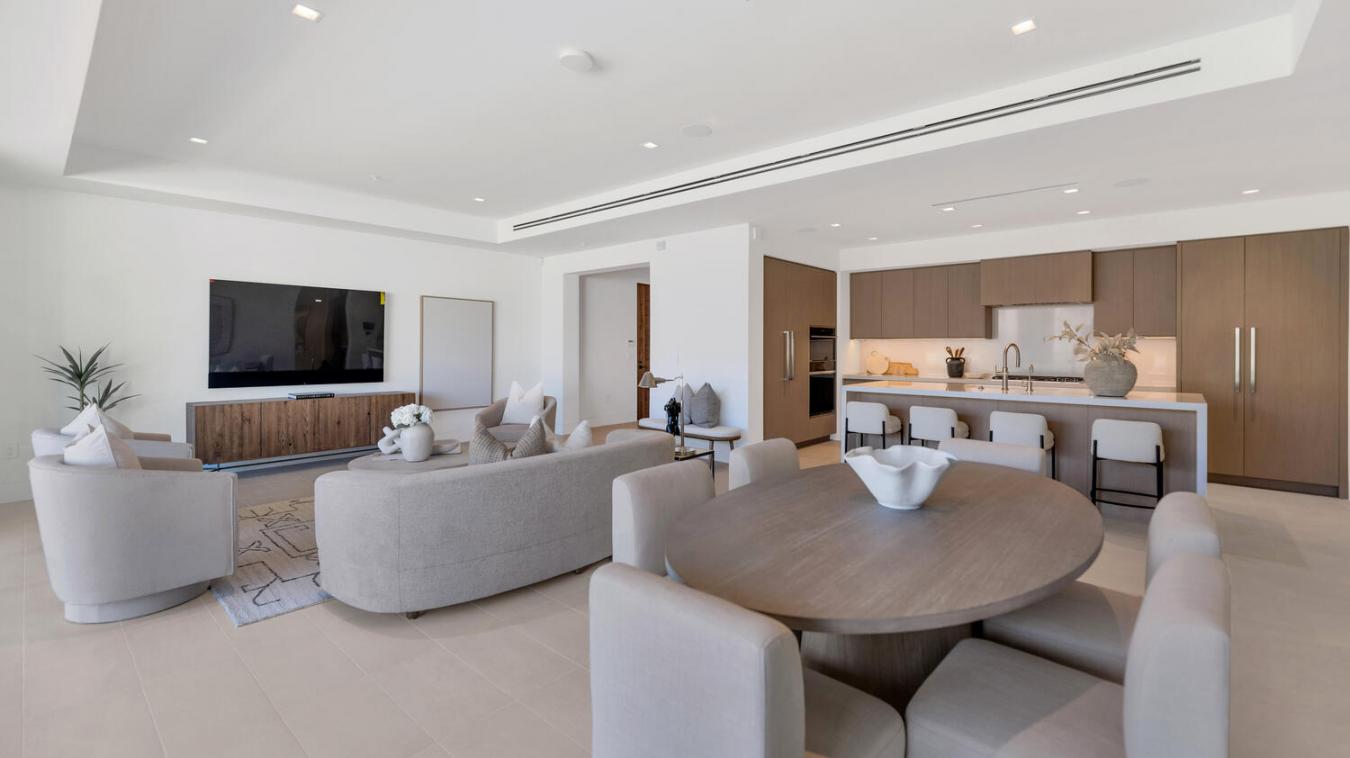 Paradise Valley, Arizona, 85253, United States, 2 Bedrooms Bedrooms, ,2 BathroomsBathrooms,Residential,For Sale,1964628