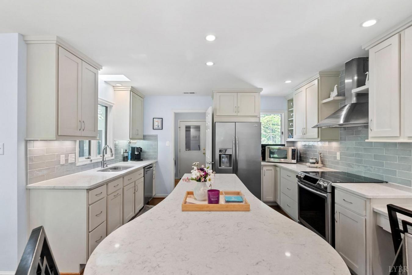 Lynchburg, Bedford, 24503, United States, 4 Bedrooms Bedrooms, ,3 BathroomsBathrooms,Residential,For Sale,1964626