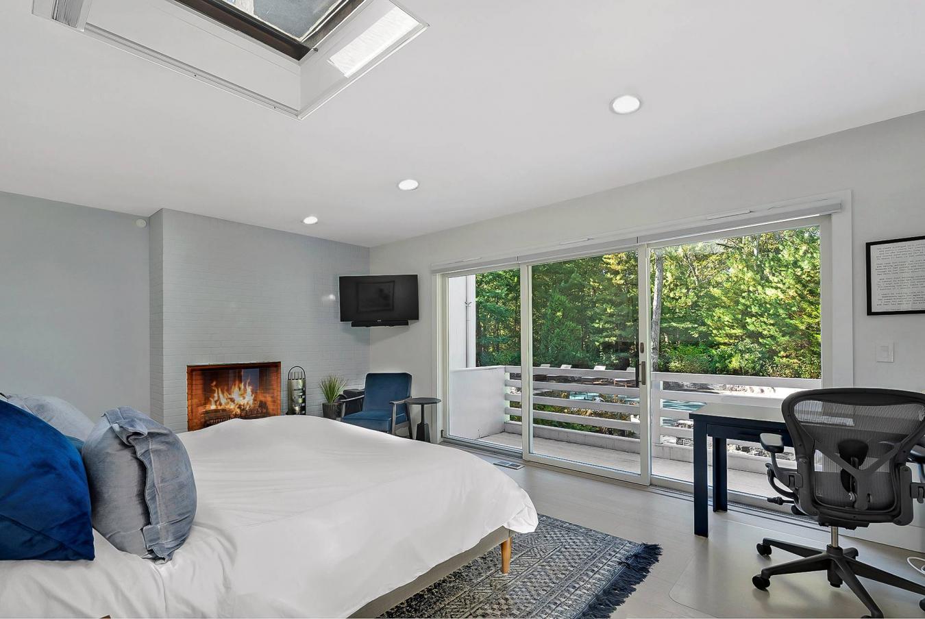 East Hampton, New York, 11937, United States, 4 Bedrooms Bedrooms, ,3 BathroomsBathrooms,Residential,For Sale,2003882