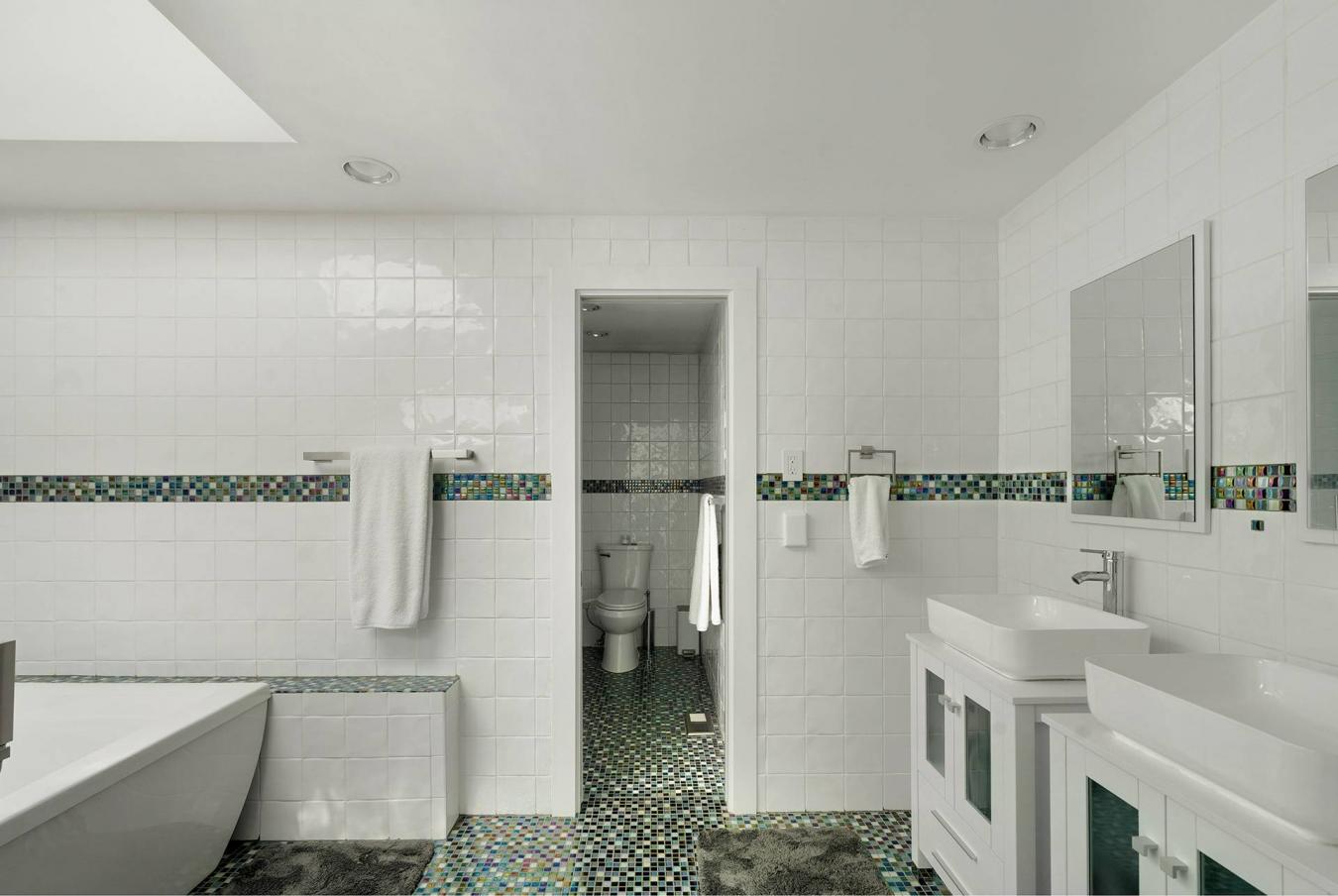 East Hampton, New York, 11937, United States, 4 Bedrooms Bedrooms, ,3 BathroomsBathrooms,Residential,For Sale,2003882