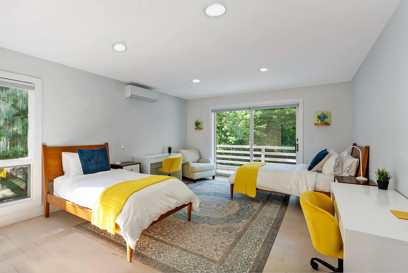 East Hampton, New York, 11937, United States, 4 Bedrooms Bedrooms, ,3 BathroomsBathrooms,Residential,For Sale,2003882