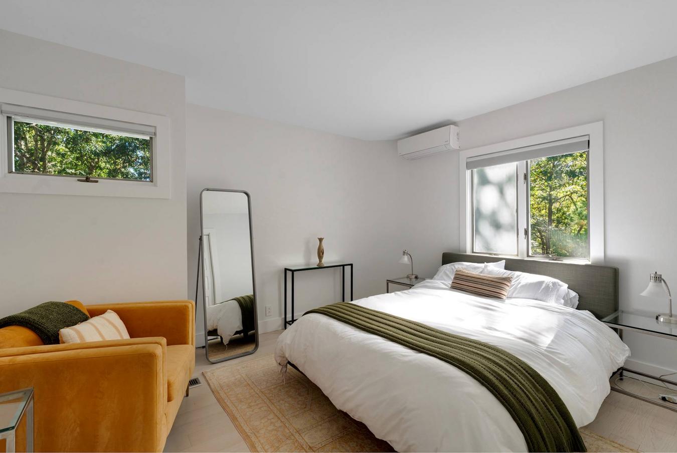 East Hampton, New York, 11937, United States, 4 Bedrooms Bedrooms, ,3 BathroomsBathrooms,Residential,For Sale,2003882