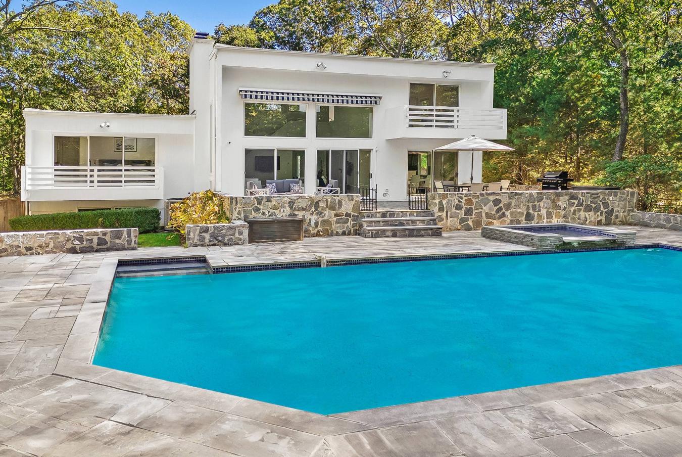 East Hampton, New York, 11937, United States, 4 Bedrooms Bedrooms, ,3 BathroomsBathrooms,Residential,For Sale,2003882