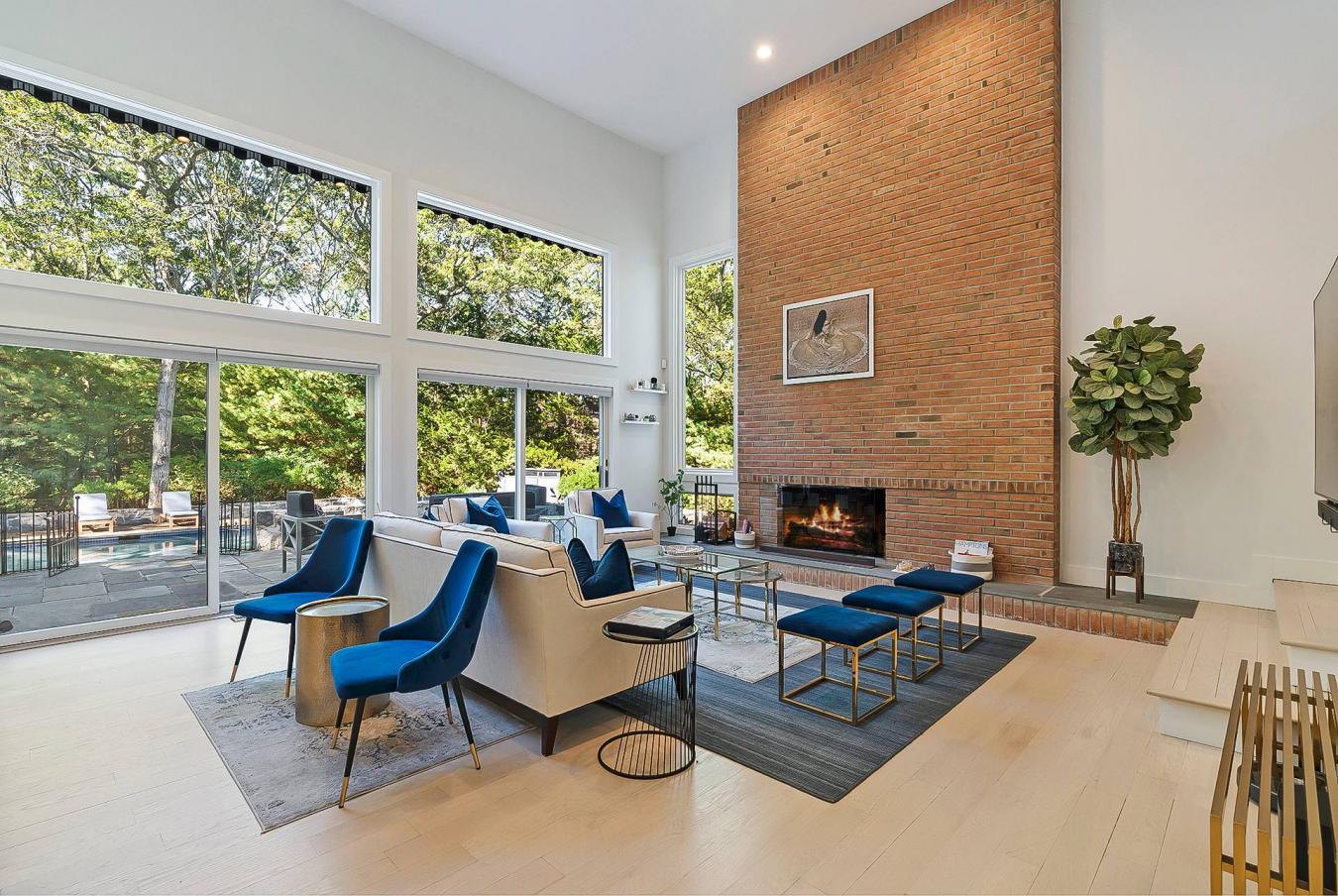 East Hampton, New York, 11937, United States, 4 Bedrooms Bedrooms, ,3 BathroomsBathrooms,Residential,For Sale,2003882