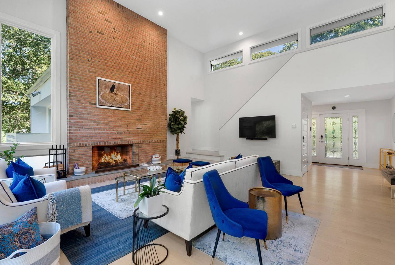 East Hampton, New York, 11937, United States, 4 Bedrooms Bedrooms, ,3 BathroomsBathrooms,Residential,For Sale,2003882