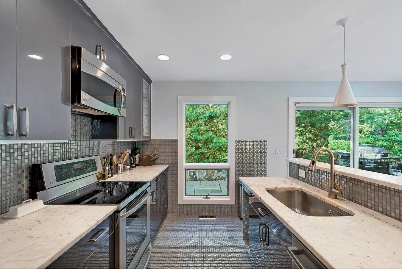 East Hampton, New York, 11937, United States, 4 Bedrooms Bedrooms, ,3 BathroomsBathrooms,Residential,For Sale,2003882