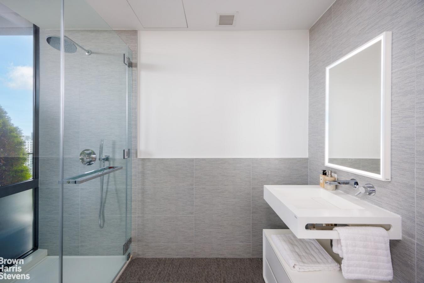 New York, New York, 10128, United States, 3 Bedrooms Bedrooms, ,3 BathroomsBathrooms,Residential,For Sale,1967471