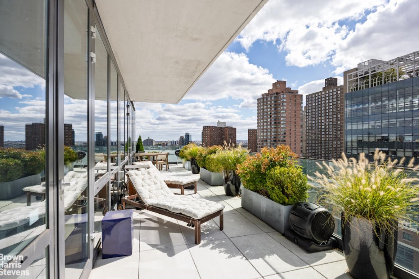 New York, New York, 10128, United States, 3 Bedrooms Bedrooms, ,3 BathroomsBathrooms,Residential,For Sale,1967471