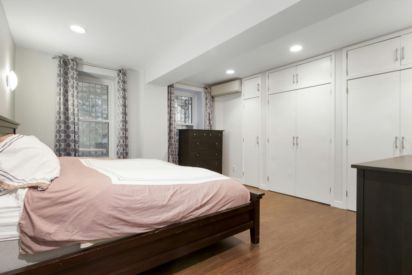 Park Slope, New York, 11217, United States, 3 Bedrooms Bedrooms, ,2 BathroomsBathrooms,Residential,For Sale,1967470