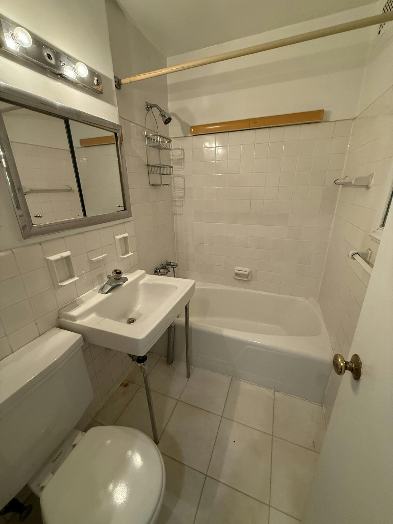 New York, New York, 10065, United States, 3 Bedrooms Bedrooms, ,2 BathroomsBathrooms,Residential,For Sale,1967465