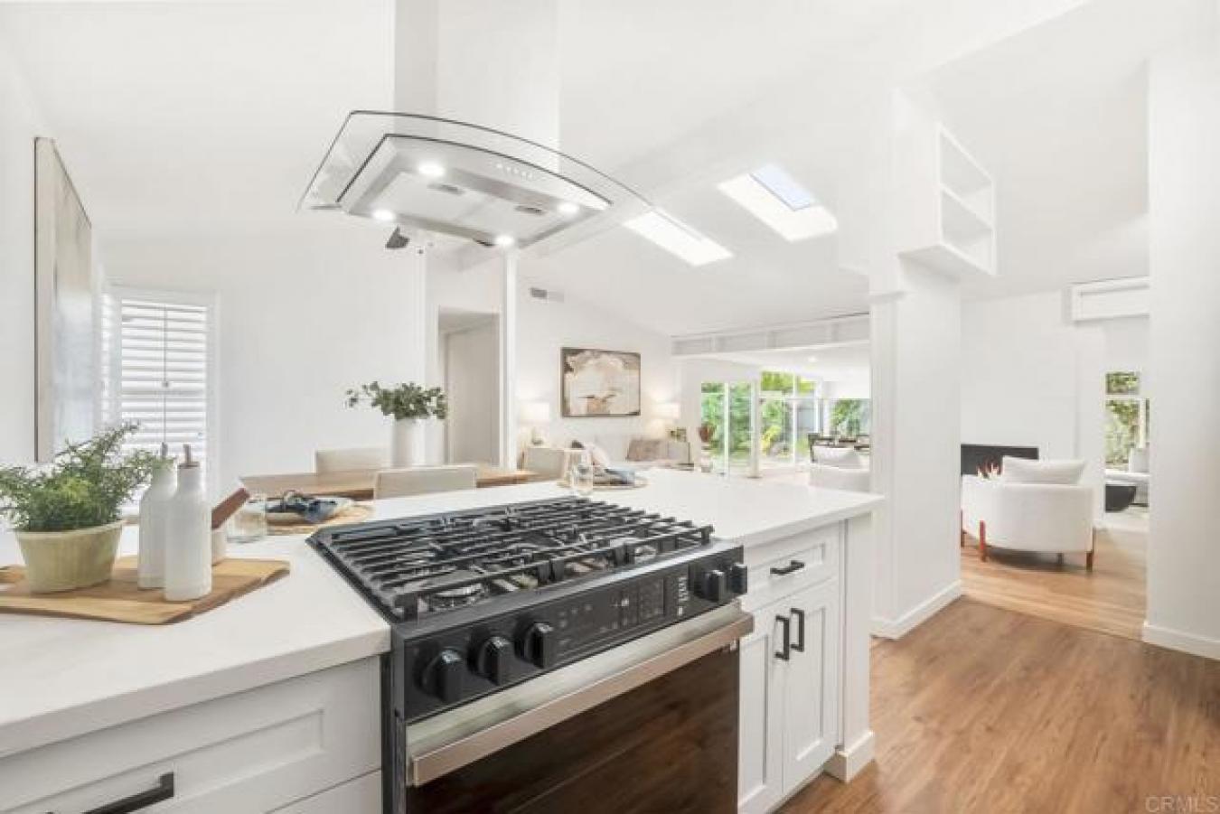 San Diego, San Diego, 92123, United States, 3 Bedrooms Bedrooms, ,7 BathroomsBathrooms,Residential,For Sale,1966112