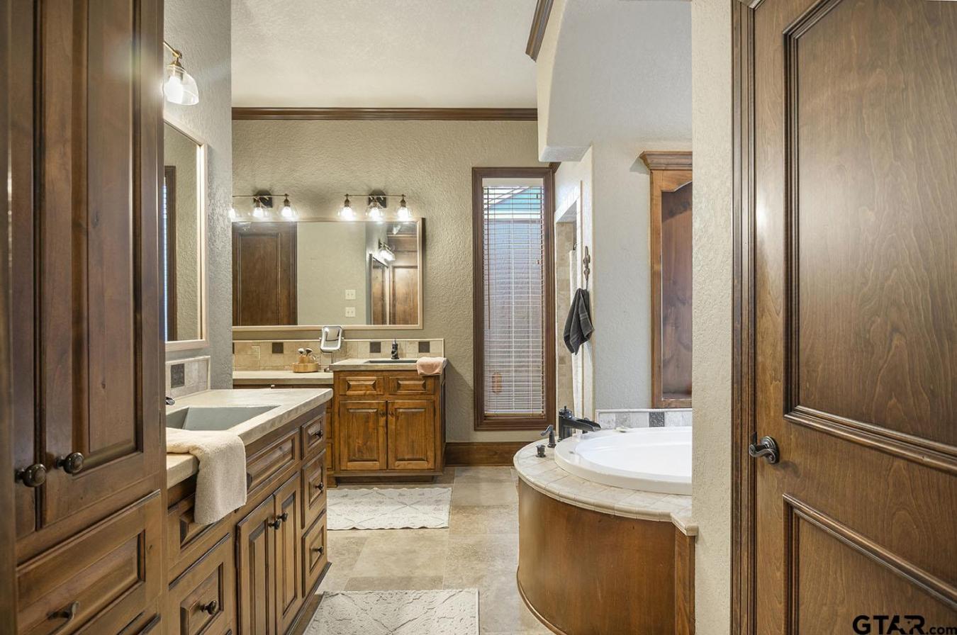 Palestine, Anderson, 75803, United States, 5 Bedrooms Bedrooms, ,3 BathroomsBathrooms,Residential,For Sale,1967458