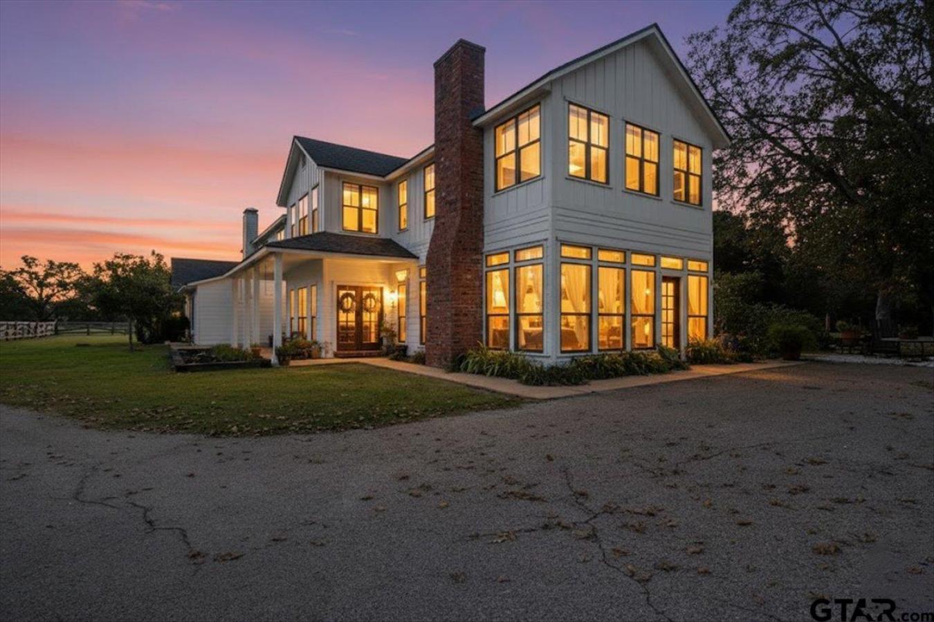 Mineola, Wood, 75773, United States, 4 Bedrooms Bedrooms, ,5 BathroomsBathrooms,Residential,For Sale,1967457