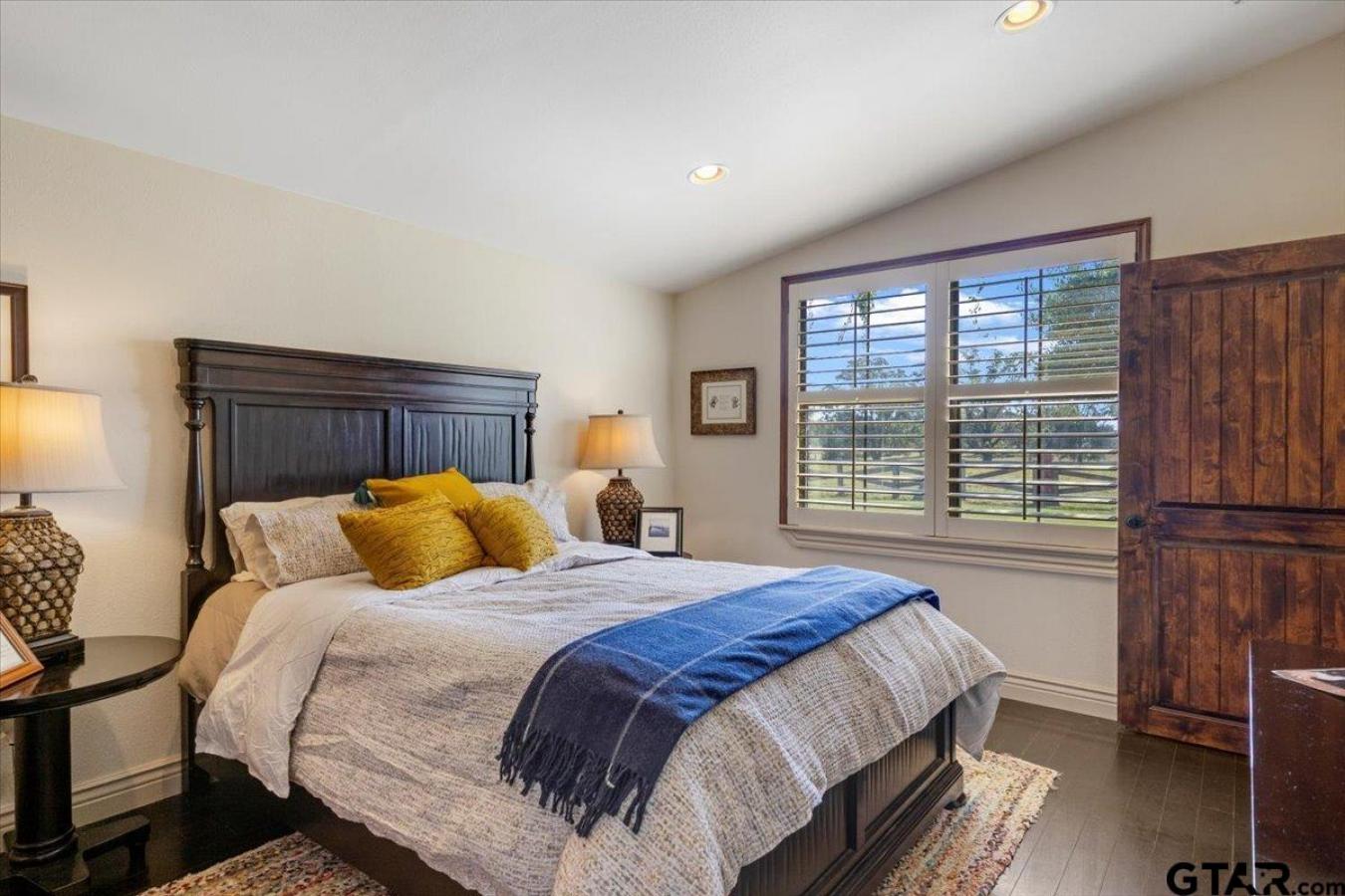 Mineola, Wood, 75773, United States, 4 Bedrooms Bedrooms, ,5 BathroomsBathrooms,Residential,For Sale,1967457