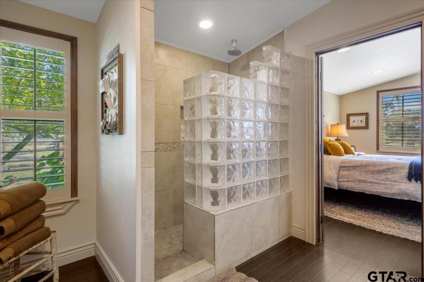 Mineola, Wood, 75773, United States, 4 Bedrooms Bedrooms, ,5 BathroomsBathrooms,Residential,For Sale,1967457