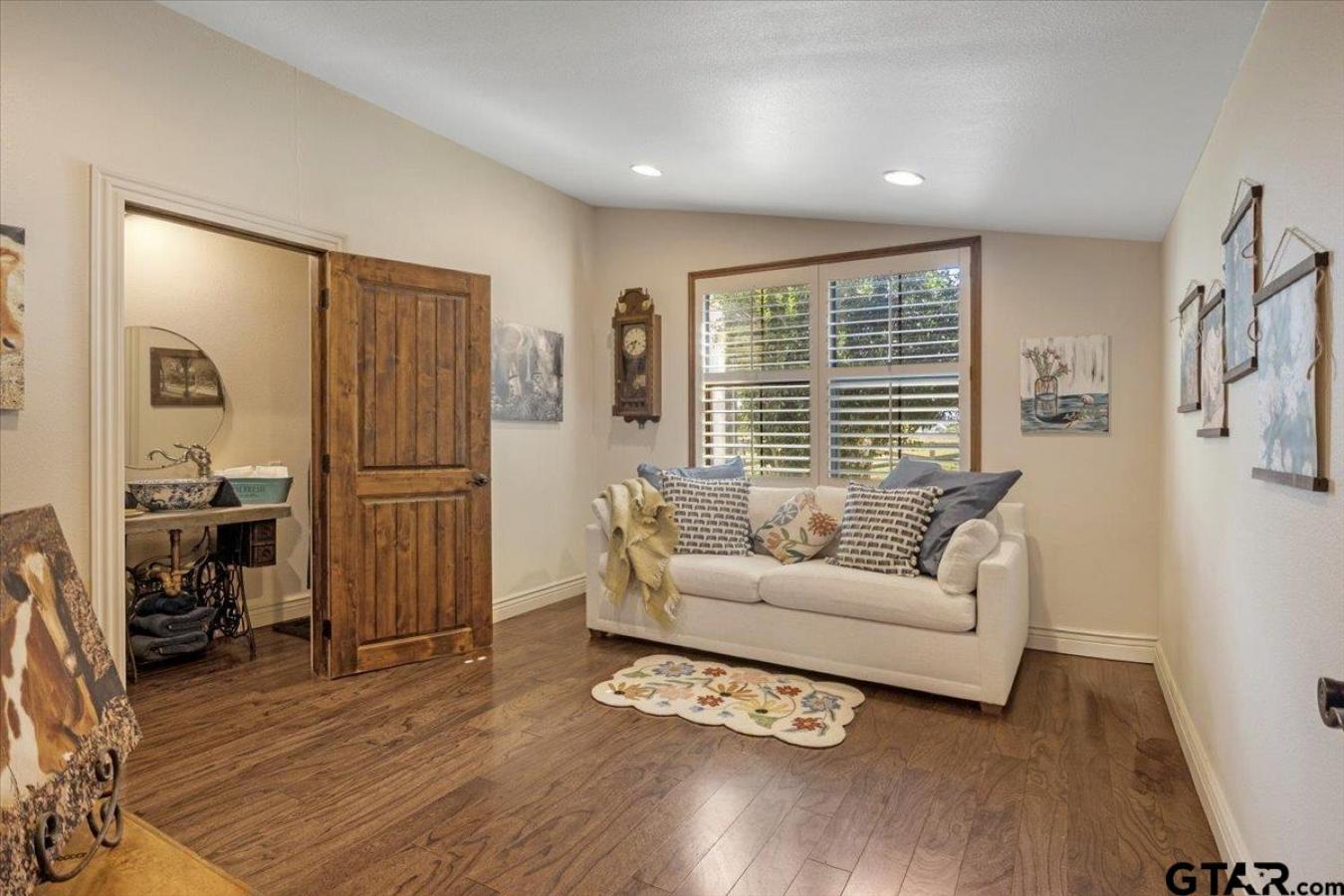 Mineola, Wood, 75773, United States, 4 Bedrooms Bedrooms, ,5 BathroomsBathrooms,Residential,For Sale,1967457