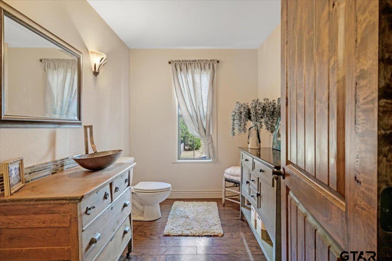 Mineola, Wood, 75773, United States, 4 Bedrooms Bedrooms, ,5 BathroomsBathrooms,Residential,For Sale,1967457