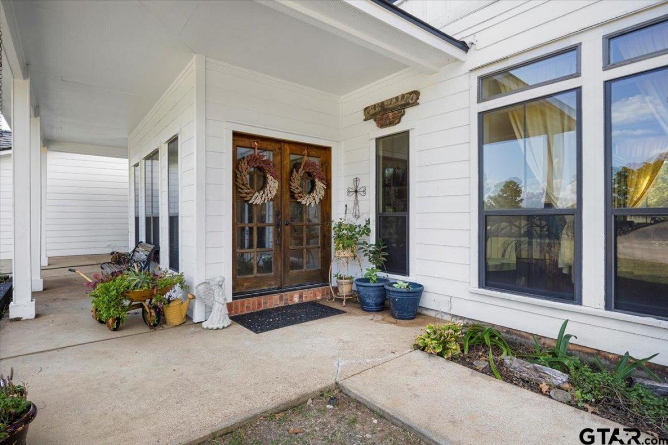 Mineola, Wood, 75773, United States, 4 Bedrooms Bedrooms, ,5 BathroomsBathrooms,Residential,For Sale,1967457