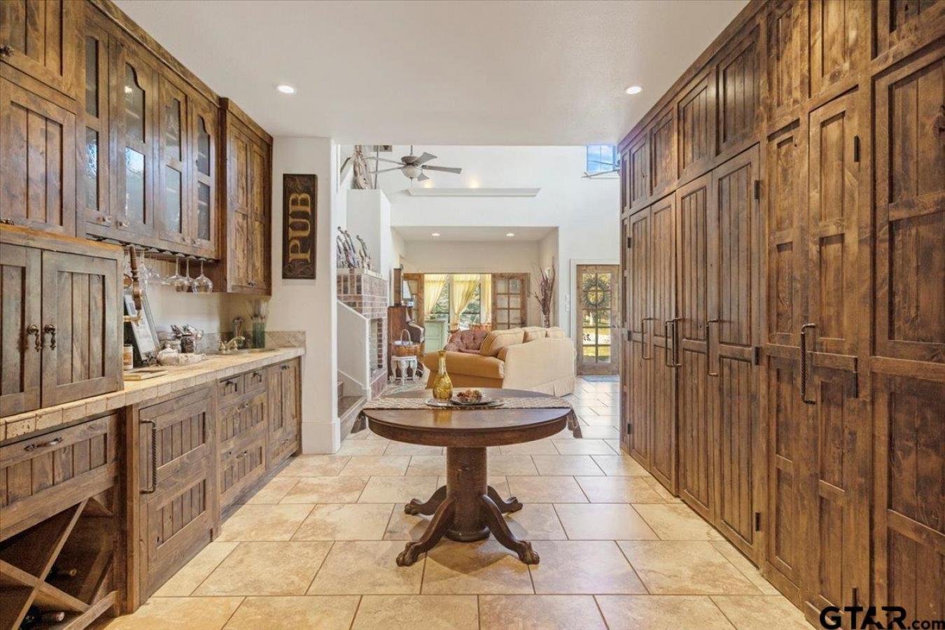 Mineola, Wood, 75773, United States, 4 Bedrooms Bedrooms, ,5 BathroomsBathrooms,Residential,For Sale,1967457