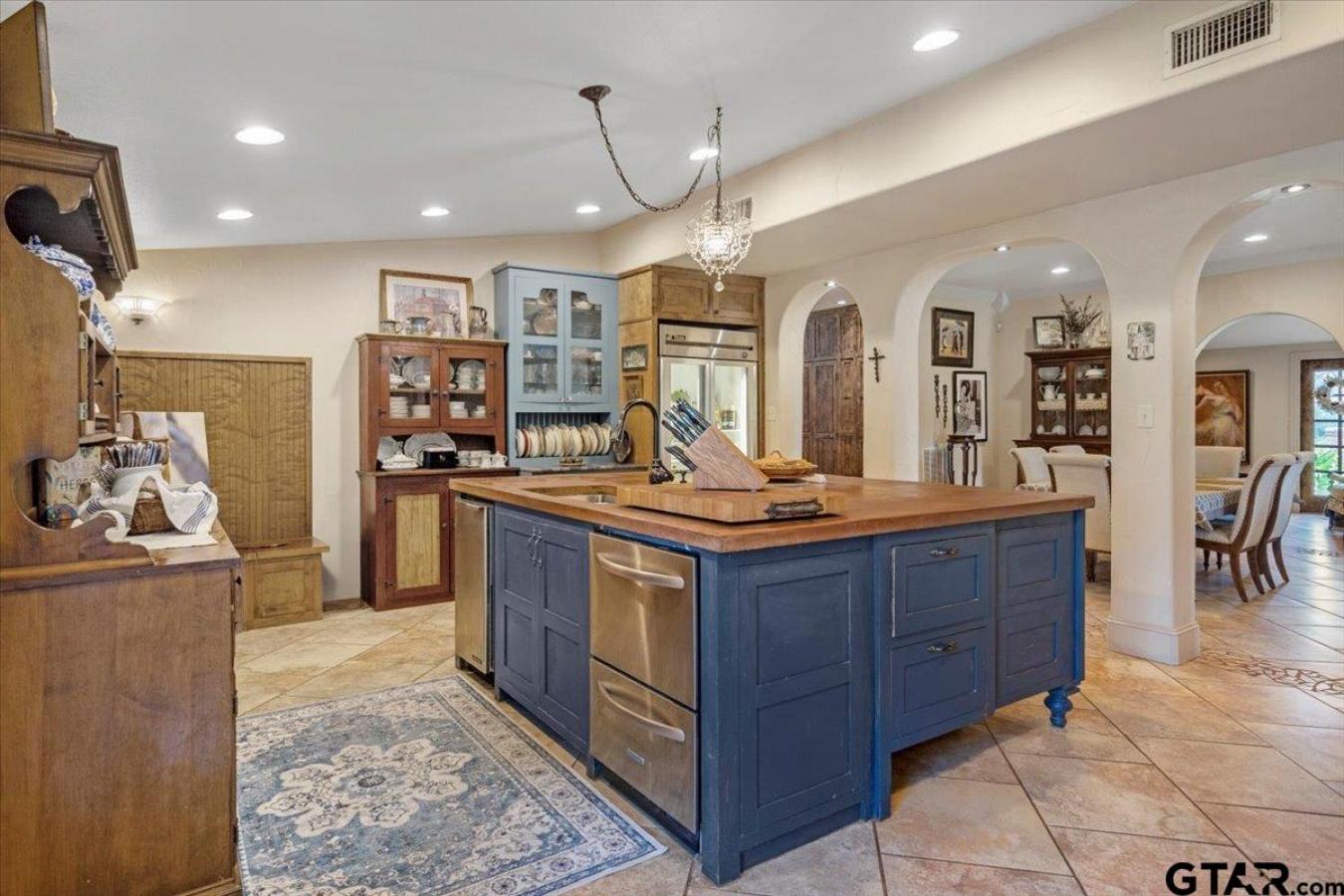 Mineola, Wood, 75773, United States, 4 Bedrooms Bedrooms, ,5 BathroomsBathrooms,Residential,For Sale,1967457