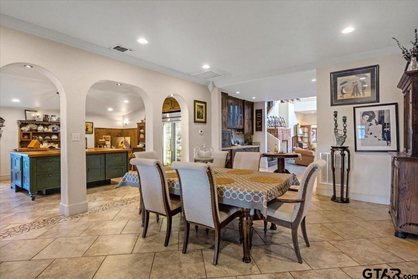 Mineola, Wood, 75773, United States, 4 Bedrooms Bedrooms, ,5 BathroomsBathrooms,Residential,For Sale,1967457