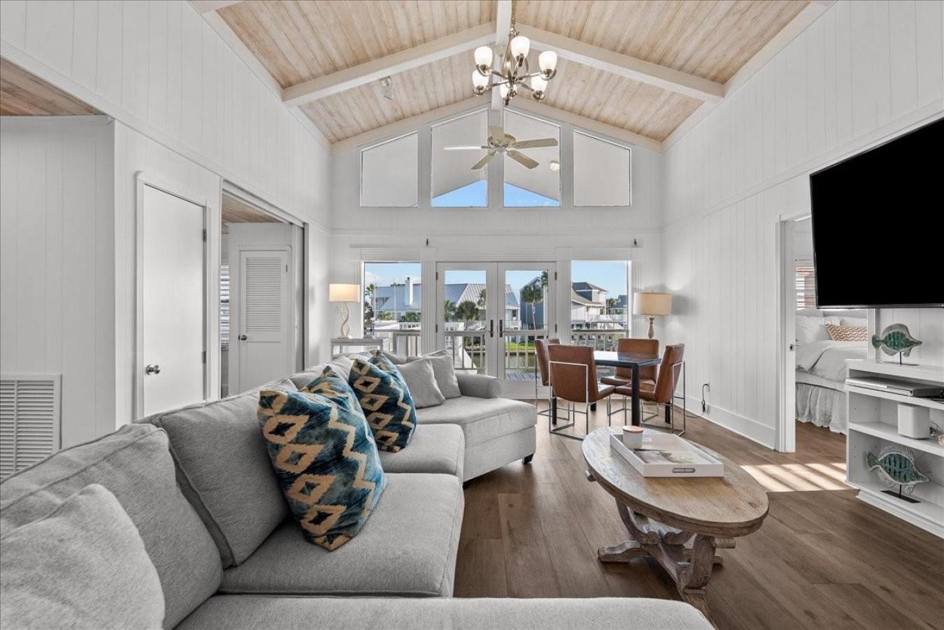 Galveston, Galveston, 77554, United States, 4 Bedrooms Bedrooms, ,3 BathroomsBathrooms,Residential,For Sale,1967452