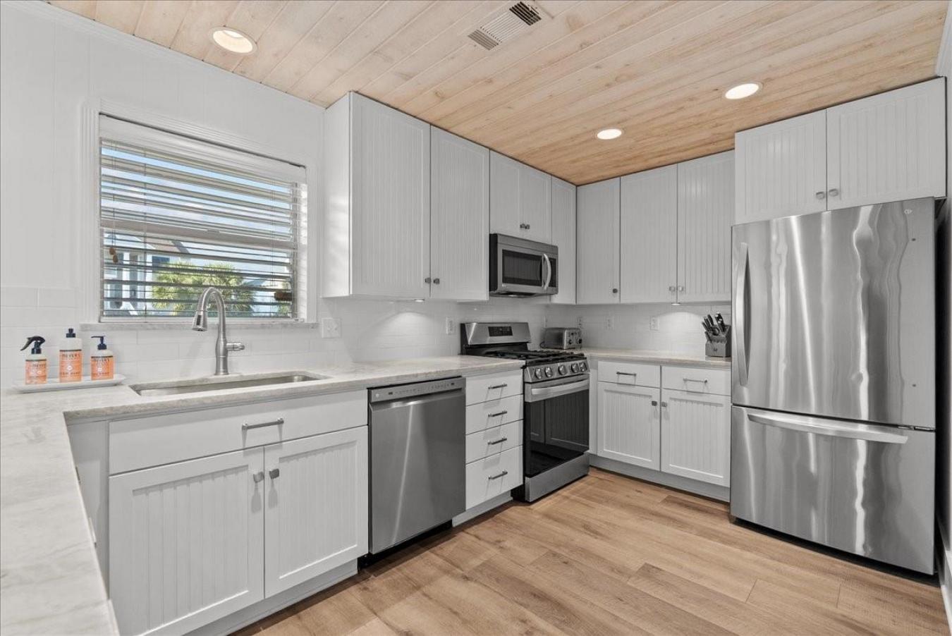 Galveston, Galveston, 77554, United States, 4 Bedrooms Bedrooms, ,3 BathroomsBathrooms,Residential,For Sale,1967452