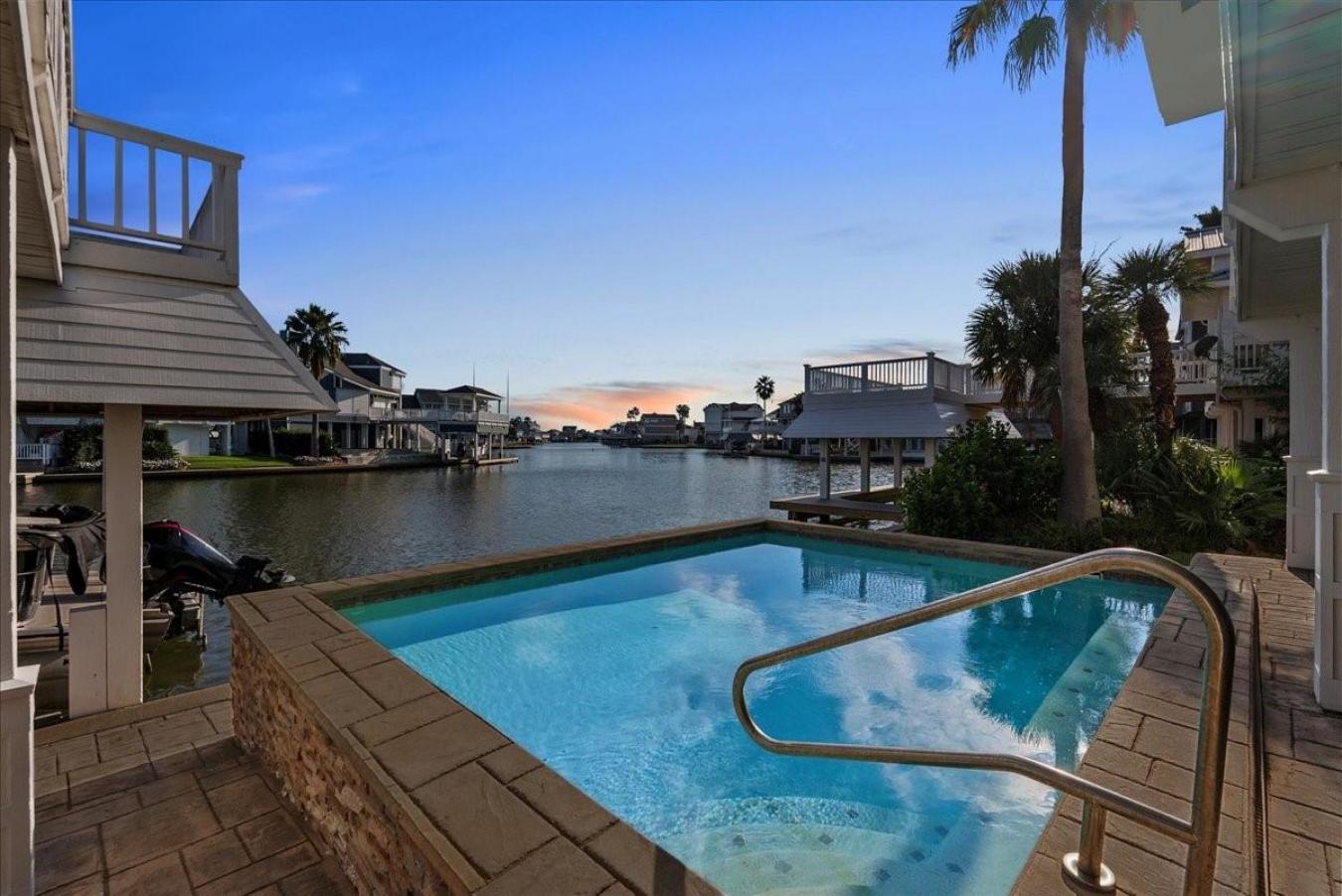 Galveston, Galveston, 77554, United States, 4 Bedrooms Bedrooms, ,3 BathroomsBathrooms,Residential,For Sale,1967452