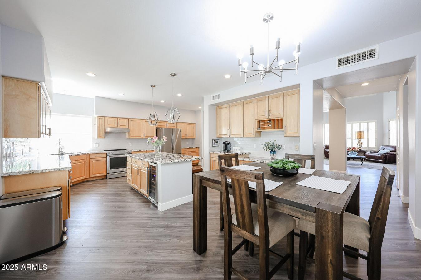 Phoenix, Maricopa, 85020, United States, 3 Bedrooms Bedrooms, ,4 BathroomsBathrooms,Residential,For Sale,1967449