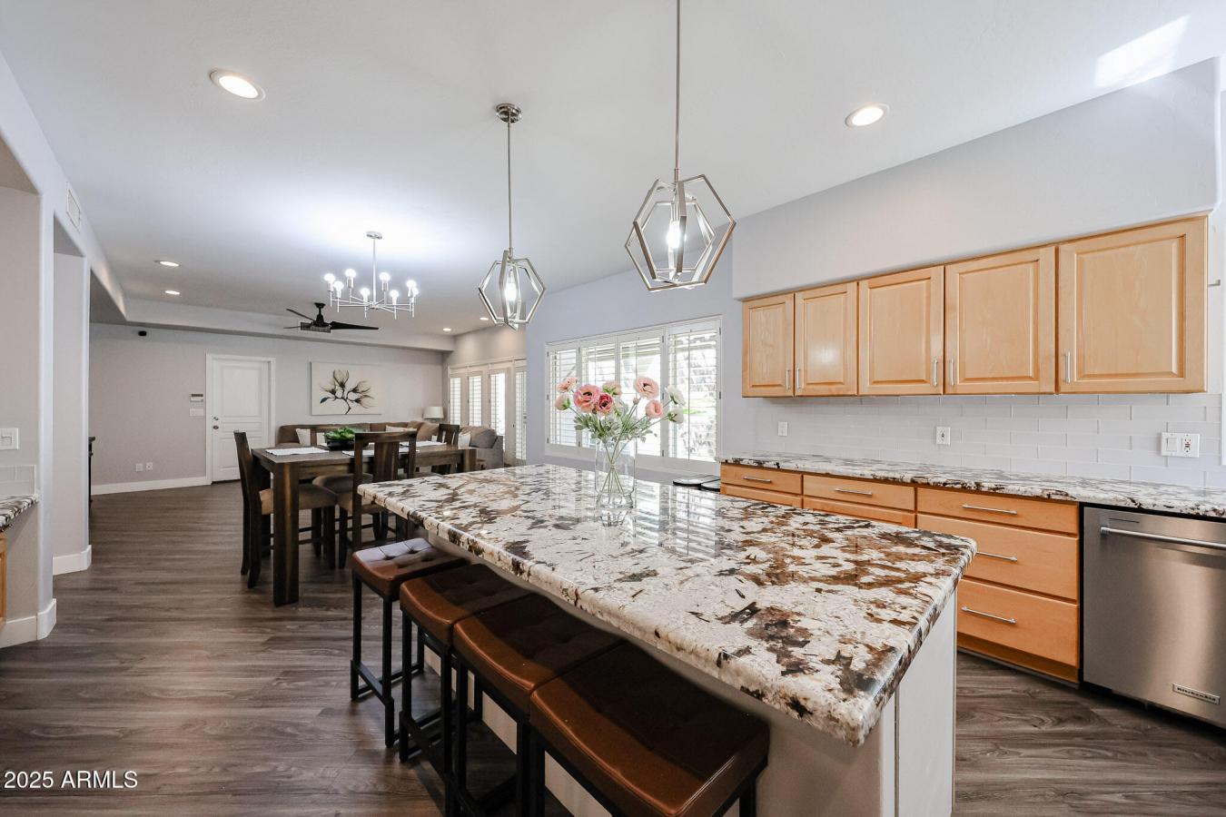 Phoenix, Maricopa, 85020, United States, 3 Bedrooms Bedrooms, ,4 BathroomsBathrooms,Residential,For Sale,1967449