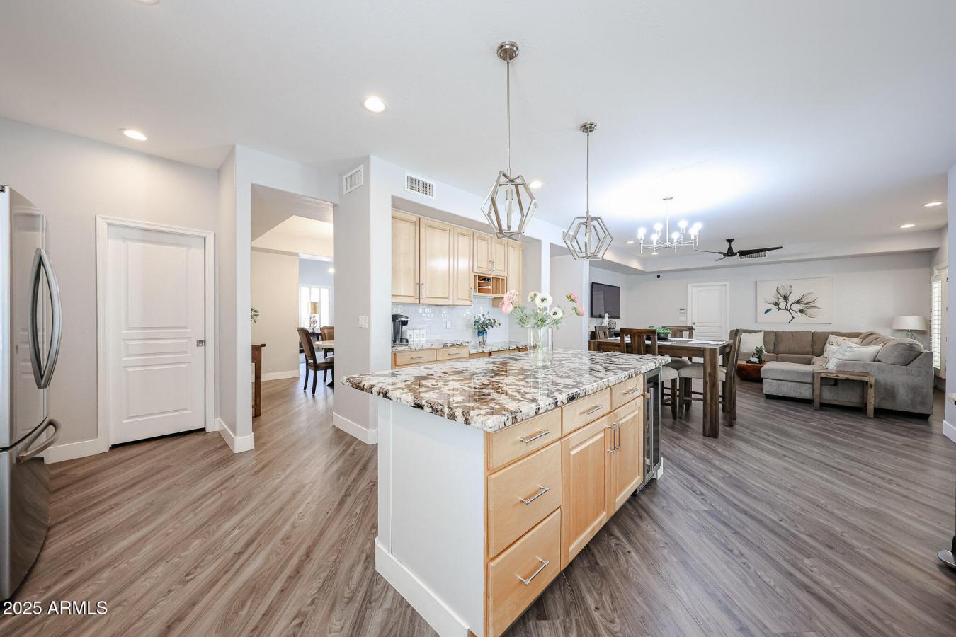 Phoenix, Maricopa, 85020, United States, 3 Bedrooms Bedrooms, ,4 BathroomsBathrooms,Residential,For Sale,1967449