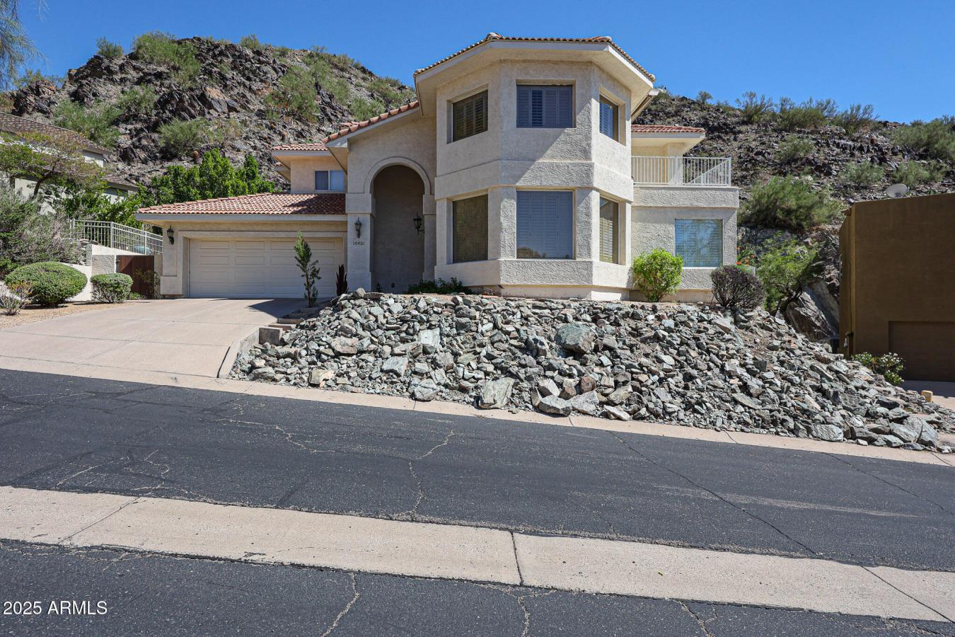 Phoenix, Maricopa, 85020, United States, 3 Bedrooms Bedrooms, ,4 BathroomsBathrooms,Residential,For Sale,1967449