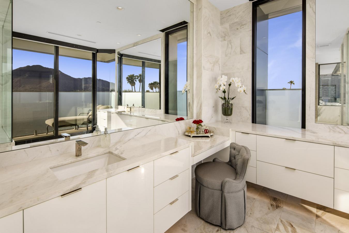 Paradise Valley, Arizona, 85253, United States, 5 Bedrooms Bedrooms, ,2 BathroomsBathrooms,Residential,For Sale,1966107