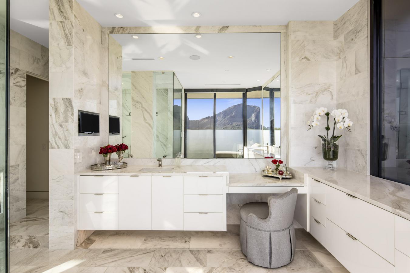 Paradise Valley, Arizona, 85253, United States, 5 Bedrooms Bedrooms, ,2 BathroomsBathrooms,Residential,For Sale,1966107