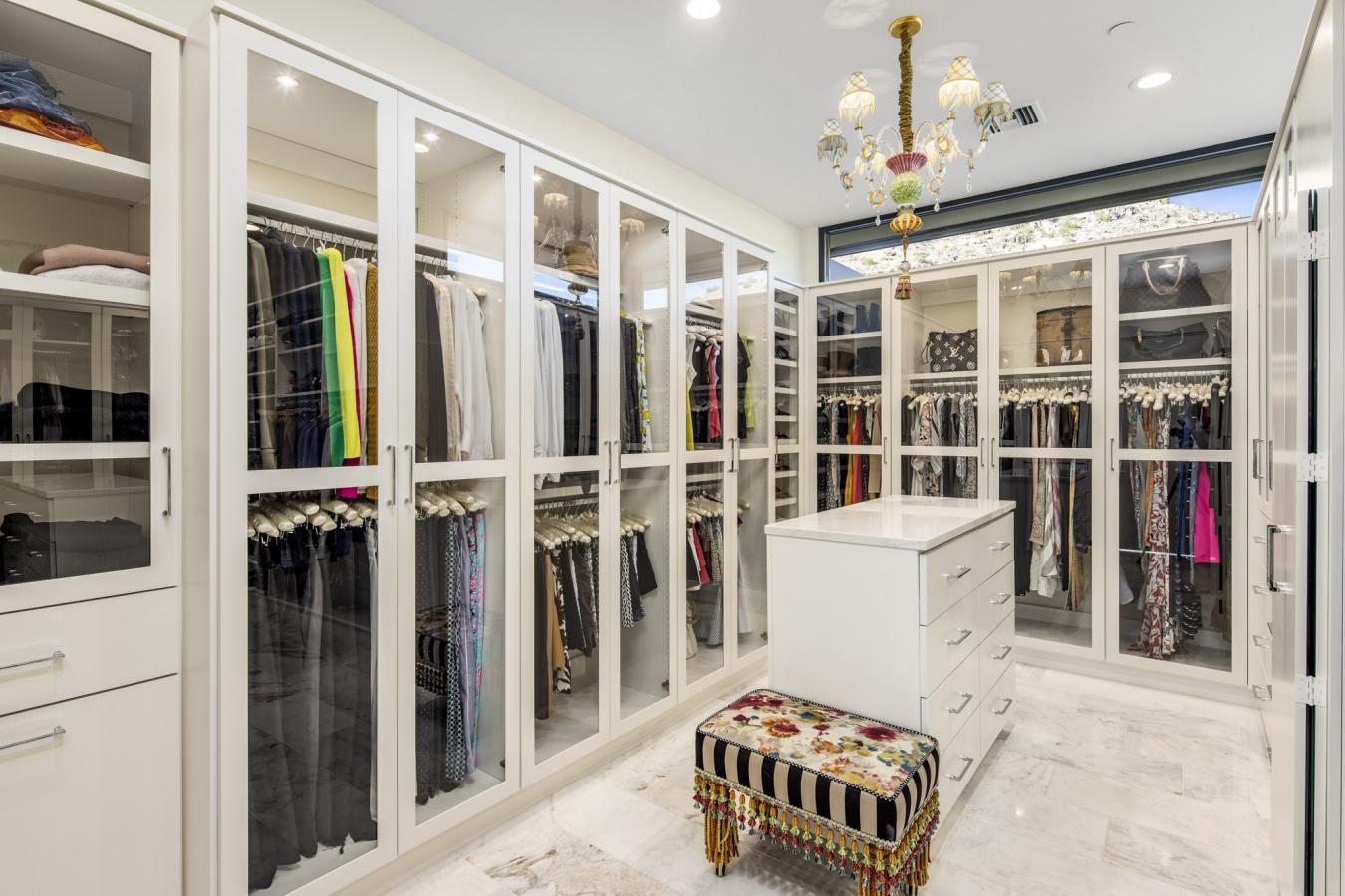 Paradise Valley, Arizona, 85253, United States, 5 Bedrooms Bedrooms, ,2 BathroomsBathrooms,Residential,For Sale,1966107